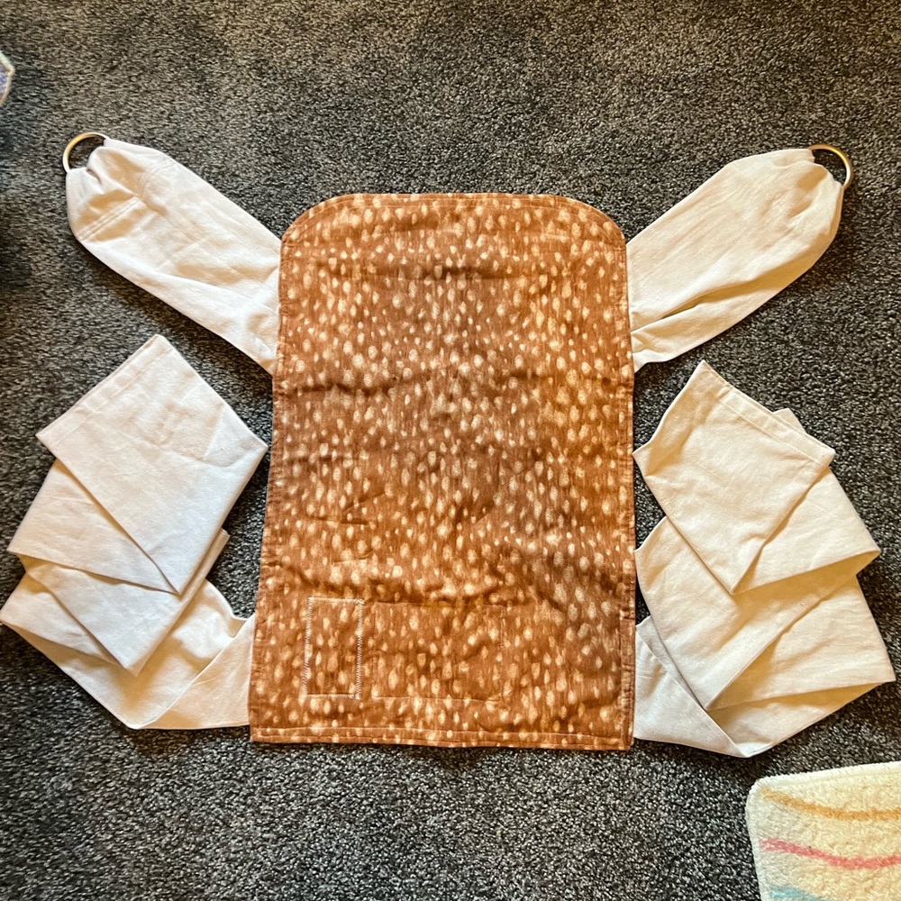 reverse onbuhimo baby carrier.